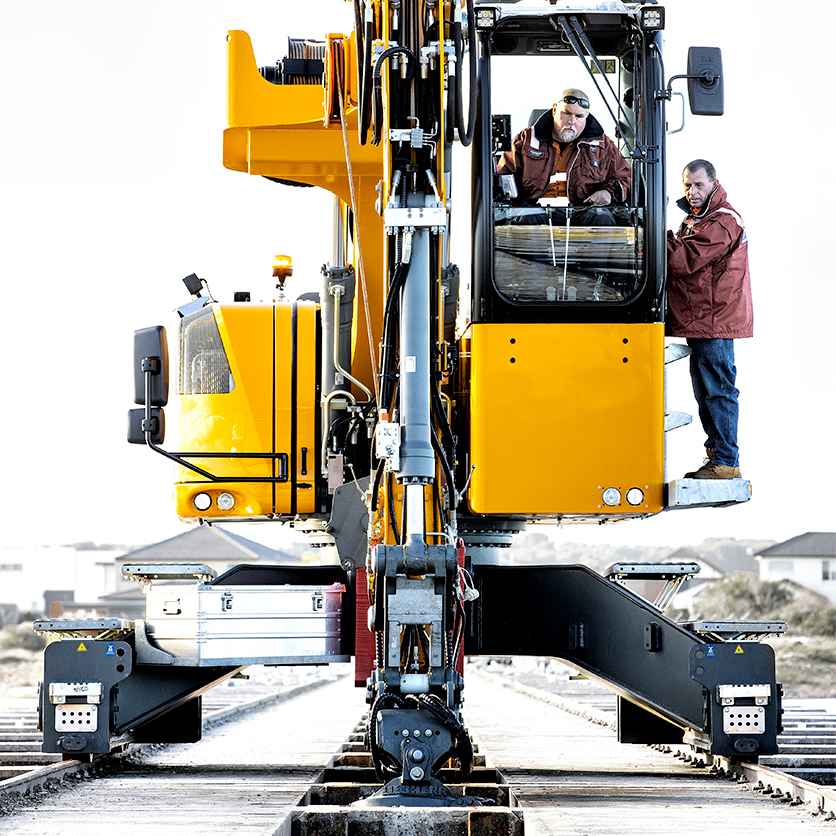 The LH 22 C Industry is a bespoke masterpiece in action, that was tailored to specific speciation’s in collaboration with Liebherr, to control the flow of water through Goolwa Barrage in South Australia.